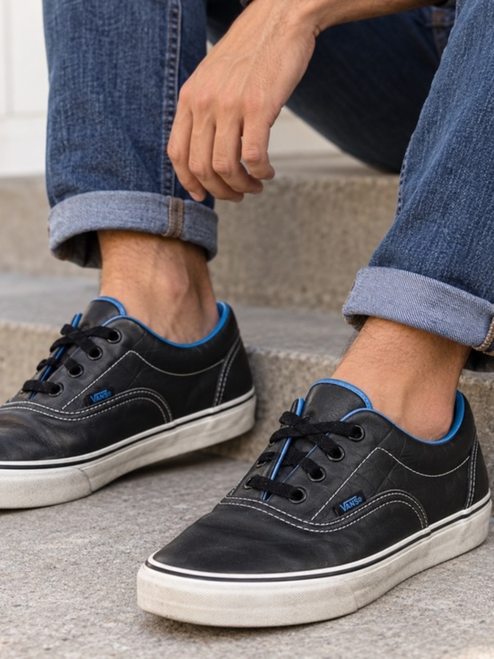 Vans Black Leather Low Top Sneakers Blue Interior Men’s Size 11